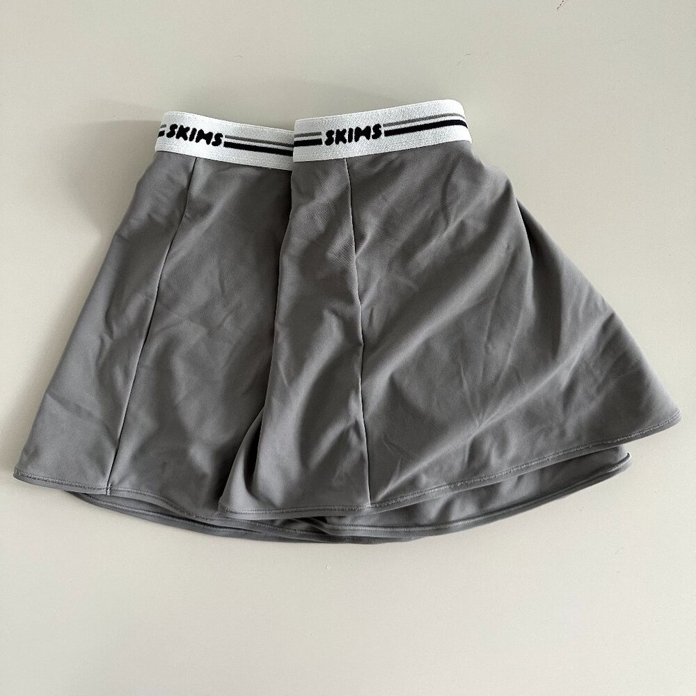 Skims Fits Everybody Logo Skort